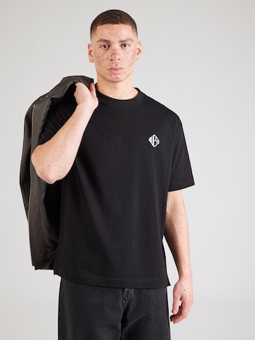 Tricou de la GUESS pe negru: față