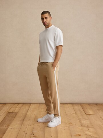 DAN FOX APPAREL Tapered Housut 'Sven' värissä beige