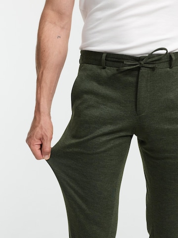 Zuitable Slim fit Pants 'DiSpartaflex SE' in Green