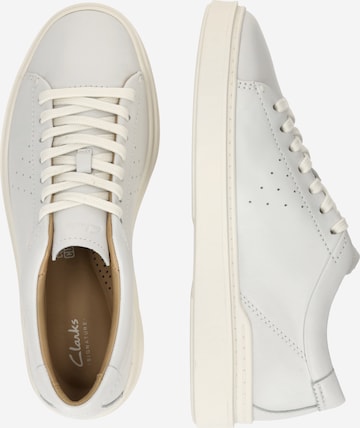 Baskets basses 'Craft Swift' CLARKS en blanc