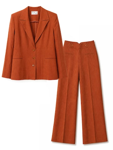 Tailleur di Amarilde in arancione: frontale