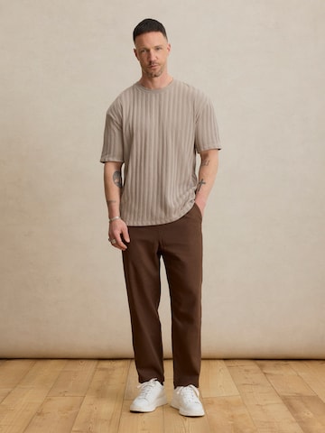 DAN FOX APPAREL Szabványos Nadrág 'Keno' - barna