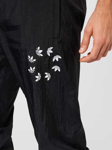 Effilé Pantalon de sport ADIDAS ORIGINALS en noir