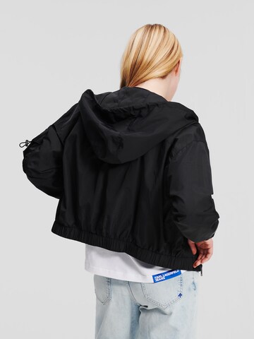 KARL LAGERFELD JEANSPrijelazna jakna 'Utility' - crna boja