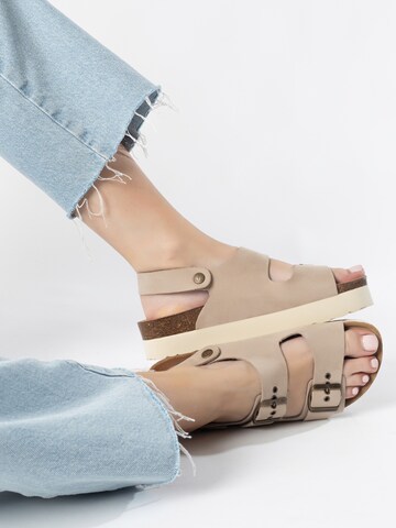 Sandalo 'Achille' di Bayton in beige