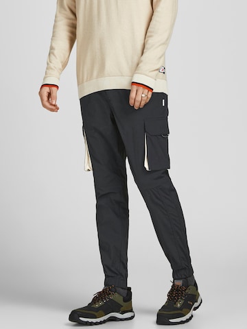 JACK & JONES Tapered Cargo trousers 'Gordon Blaze' in Black: front