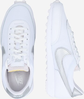 Sneaker bassa 'Daybreak' di Nike Sportswear in bianco