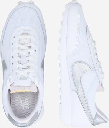 Baskets basses 'Daybreak' Nike Sportswear en blanc