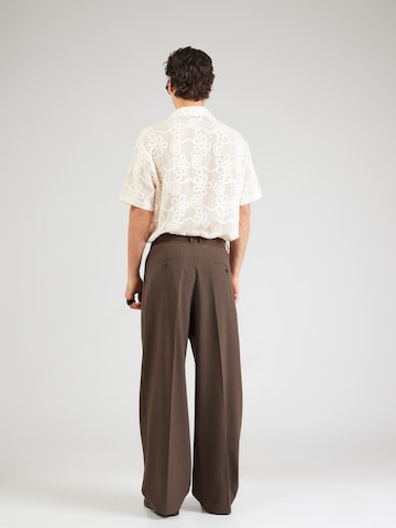 WEEKDAY Bő szár Élére vasalt nadrágok 'Nate' - barna