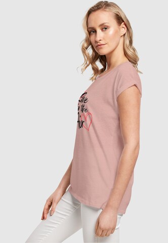 Merchcode T-Shirt 'Valentines Day - Love Is In The Air' in Pink