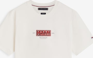 T-Shirt 'HERITAGE' TOMMY HILFIGER en beige : devant