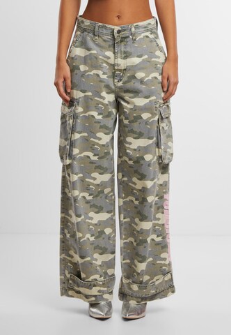 Felicious Wide leg Cargo Pants in Green: front