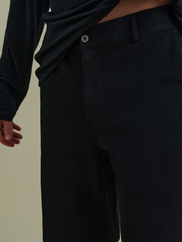 DAN FOX APPAREL Normalny krój Spodnie 'Willi' w kolorze czarny