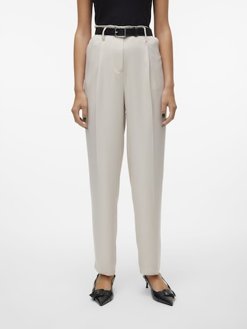 Regular Pantalon à pince 'LUCIA' VERO MODA en beige : devant