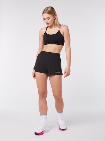 Largi Pantaloni sport 'Ultimate Running' de la YO-GAYA pe negru: față