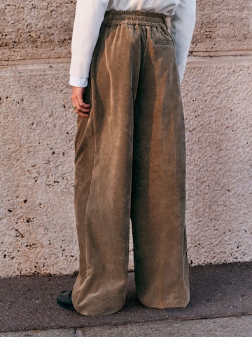 Next Wide leg Pleat-front trousers in Green