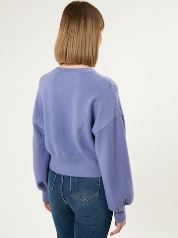 Influencer Pullover in Blau