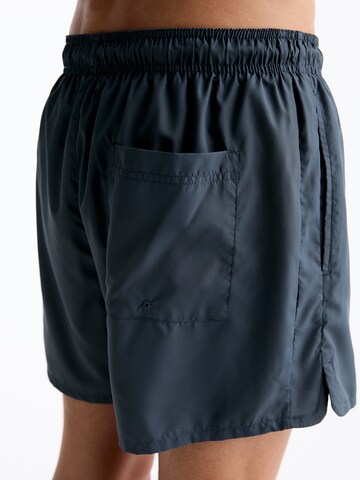 Shorts de bain Pull&Bear en vert