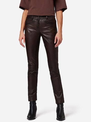 RICANO - Slimfit Pantalón 'Dorin' en marrón: frente