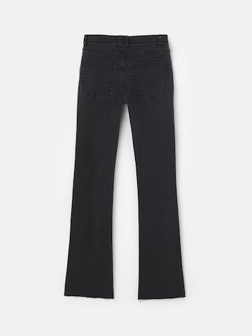 Flared Jeans di Pull&Bear in nero