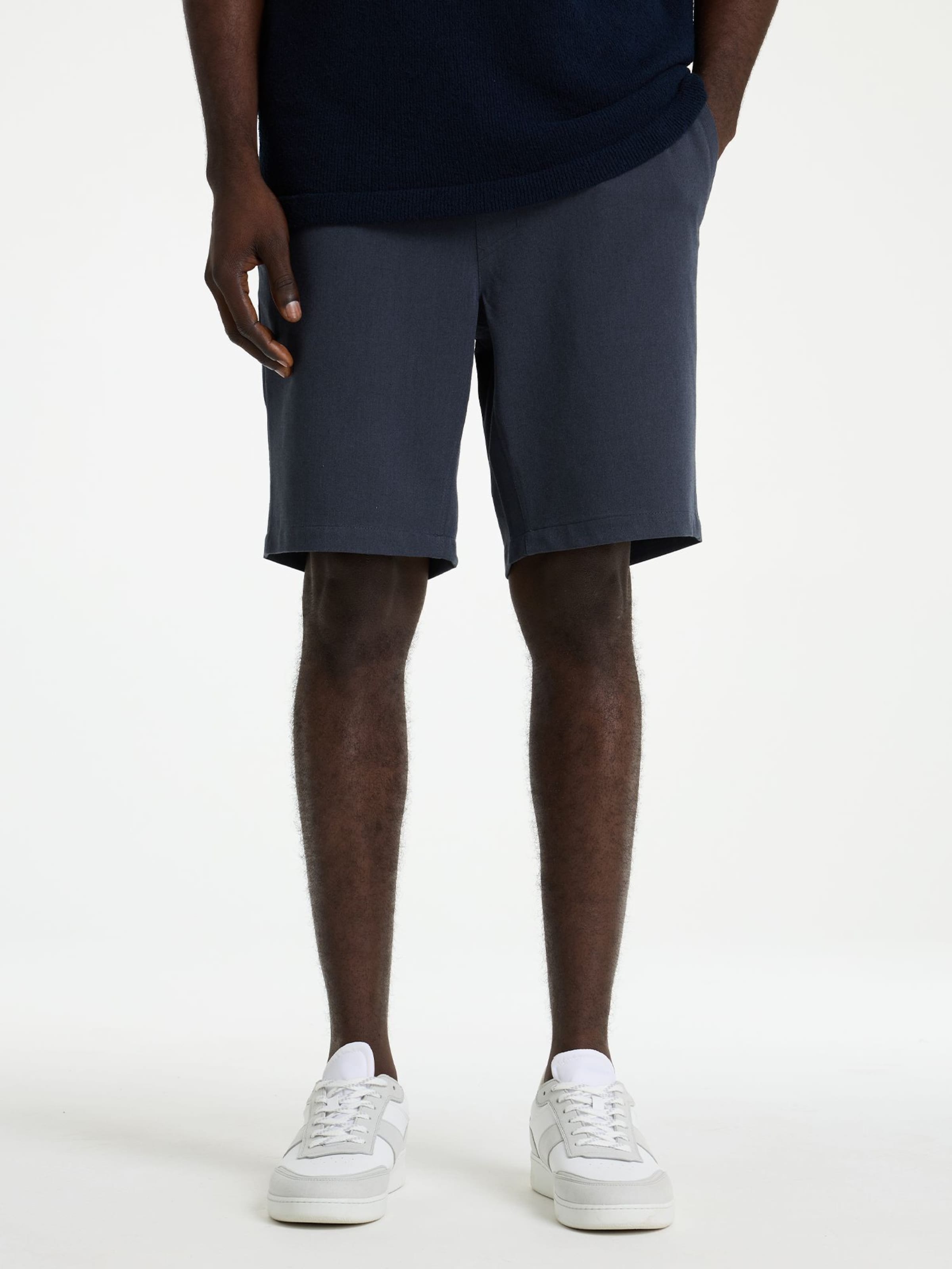 Regular Pantalon CHASIN' en bleu : devant
