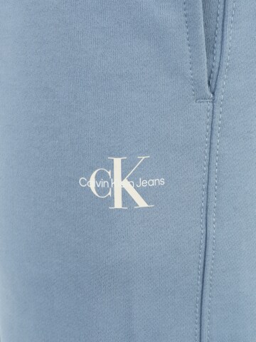 Calvin Klein Jeans Ohlapna forma Hlače | modra barva