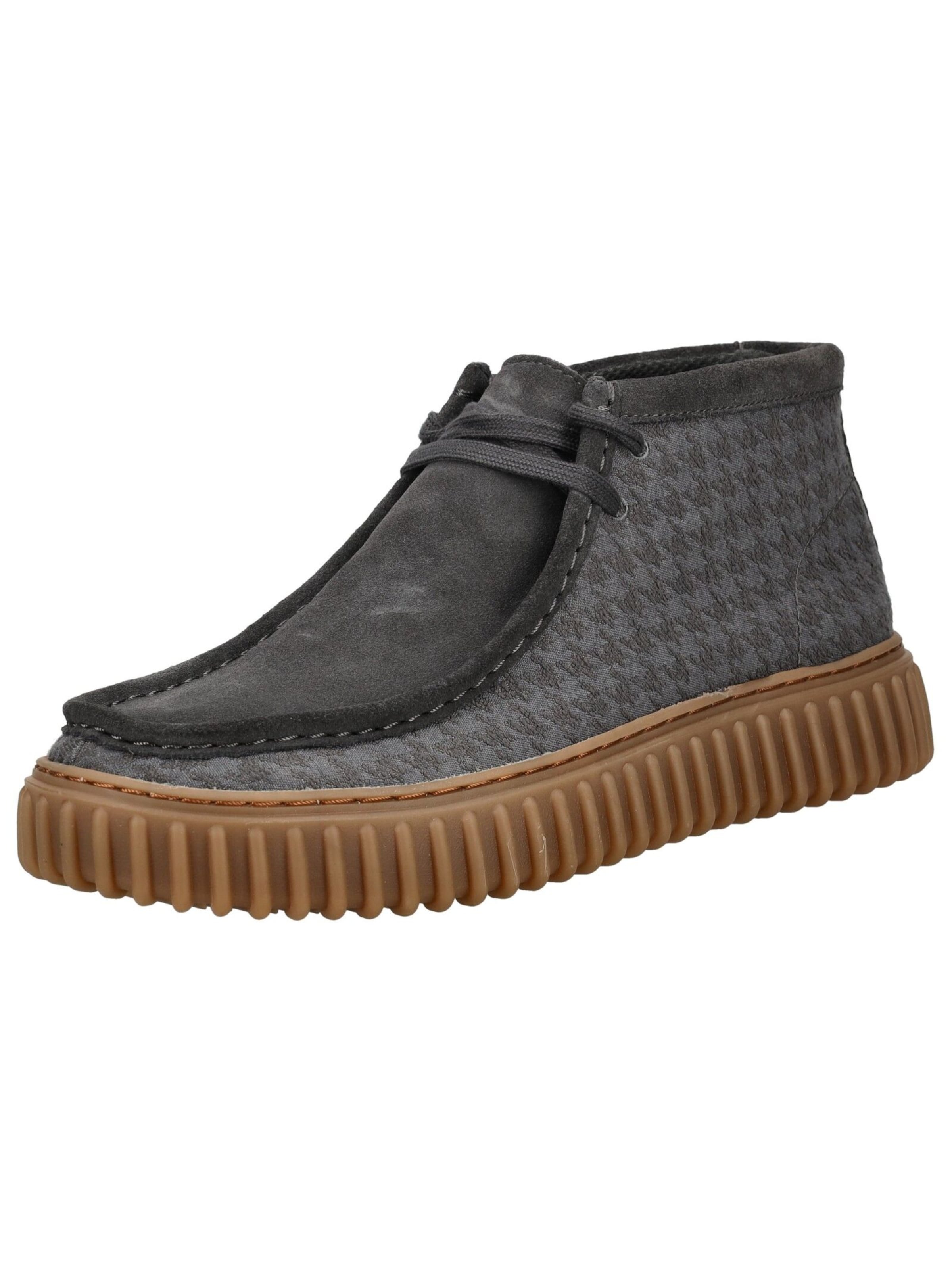 CLARKS Boot in Grey: front