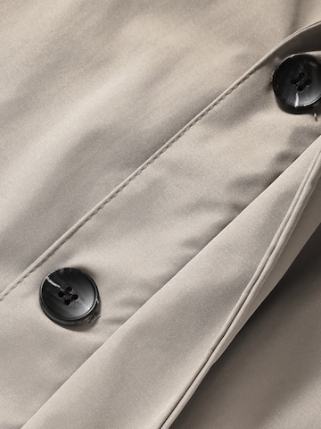 ALLTHEMEN Between-Seasons Coat 'Hauch' in Beige