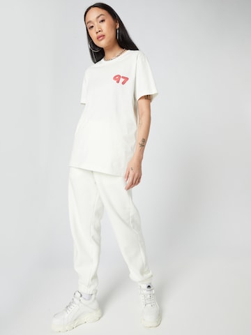 T-Shirt 'Toni' ABOUT YOU x Dardan en blanc