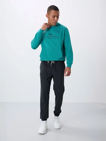 Tommy Life Tapered Workout Pants 'Jogginghose' in Black