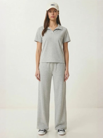 Completo pantalone di Happiness İstanbul in grigio: frontale