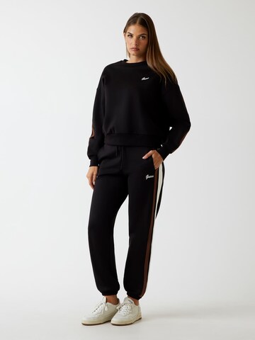 GUESS Tapered Broek in Zwart