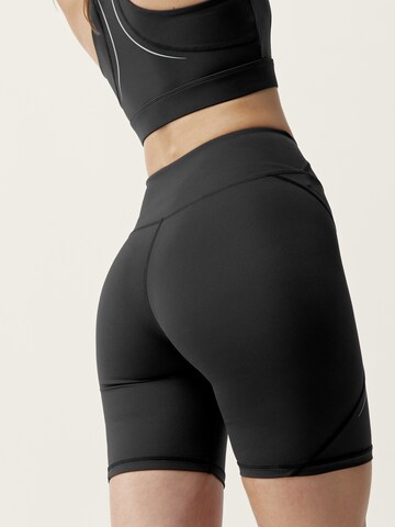 Born Living Yoga Skinny Sportshorts 'Becky' in Schwarz