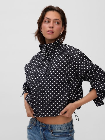 VERO MODA Tussenjas 'VMLaura' in Zwart: voorkant