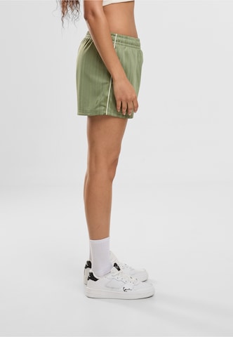 Karl Kani Regular Shorts in Grün