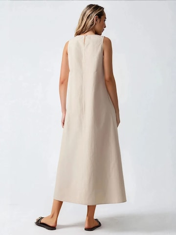Abito di Hiccup in beige