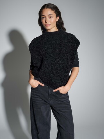 OPUS Πουλόβερ 'Pexto' σε μαύρο: μπροστά