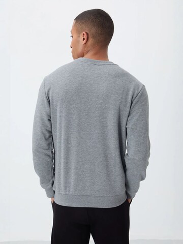 Tommy Life - Sweatshirt em cinzento