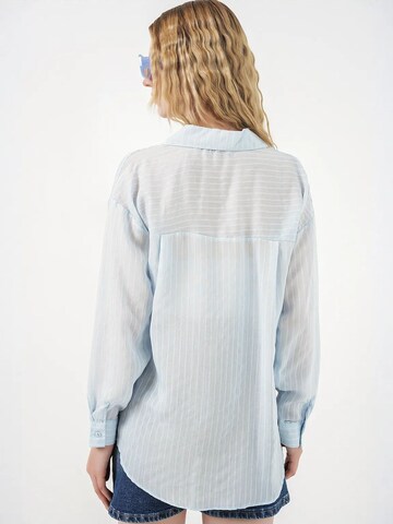 Bigdart Blouse in Blue