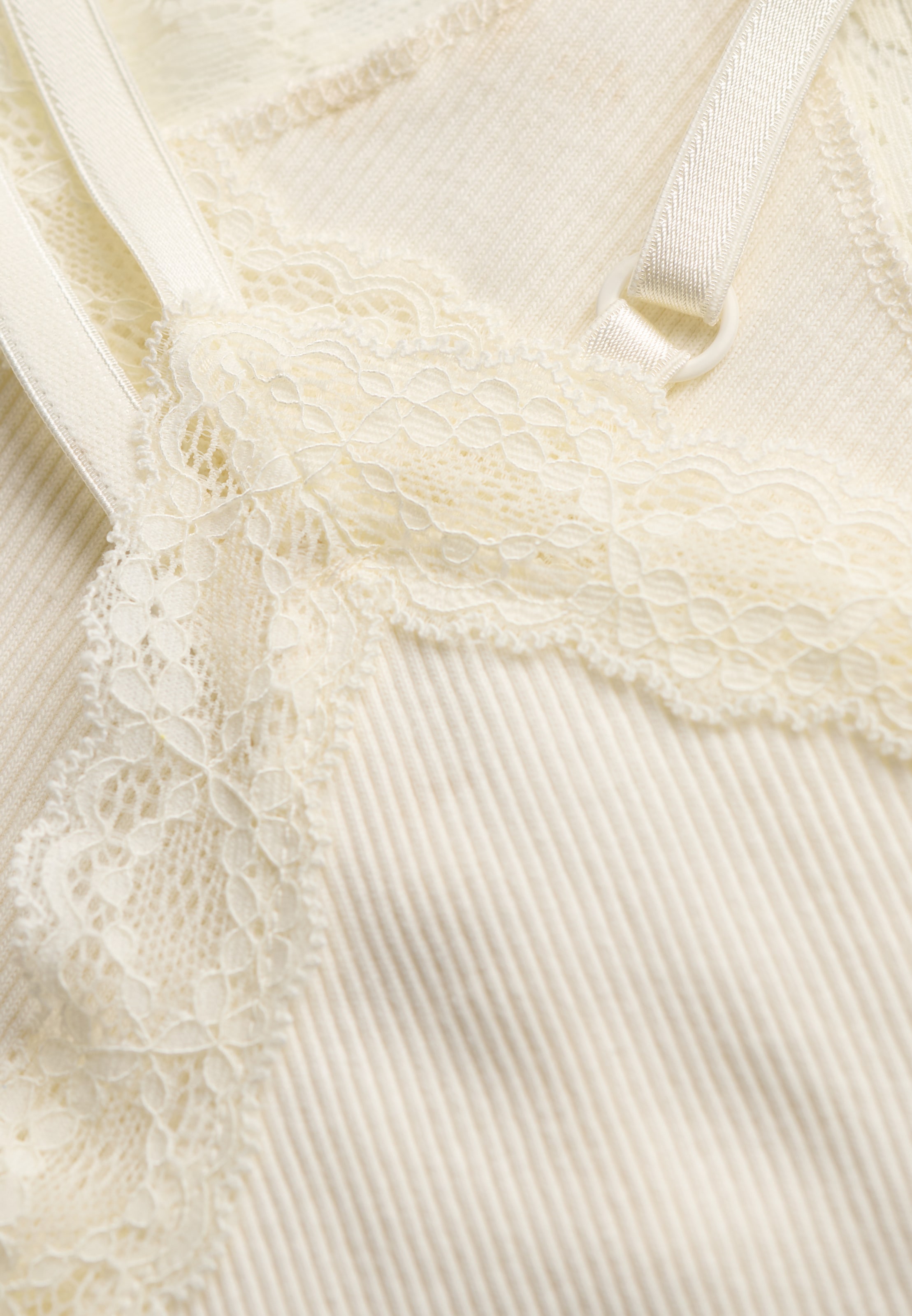 Superdry & Co - Top 'Essentials' em branco