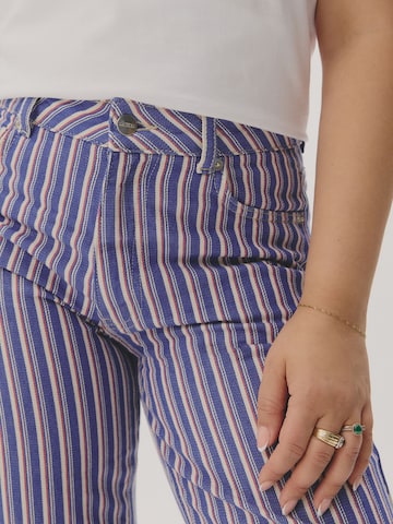 KAVAZI Regular Jeans in Red