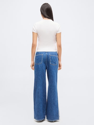 Tricou de la Abercrombie & Fitch pe alb