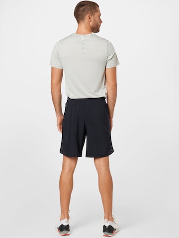 UNDER ARMOUR Regular Sportshorts 'Launch' in Schwarz