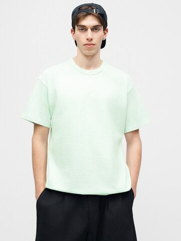 Nike Sportswear Μπλουζάκι 'PREM ESS' σε πράσινο