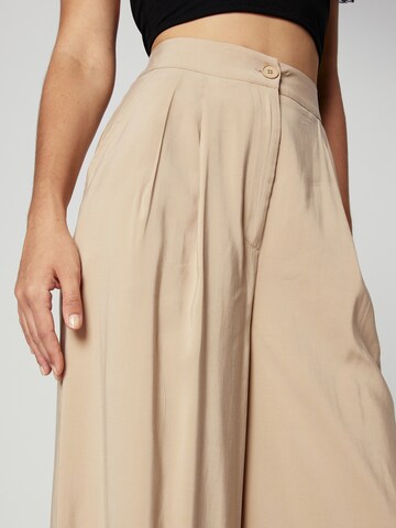 Guido Maria Kretschmer Women Wide leg Pleat-front trousers 'Cami' in Beige