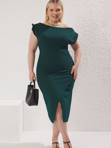 Trendyol Curve Dress in Green: front