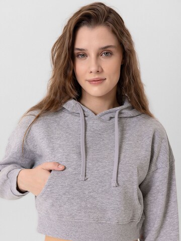 Felpa 'Helga' di Jacey Quinn in grigio