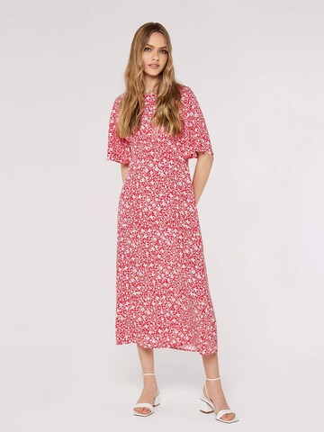 Robe Apricot en rouge