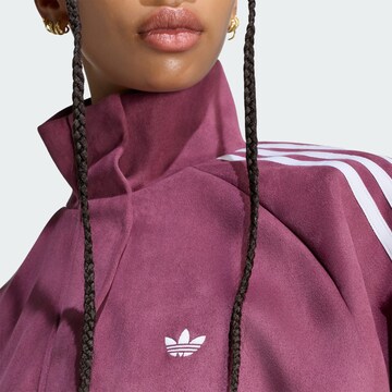 ADIDAS ORIGINALS Välikausitakki 'Adilenium Season 6' värissä punainen