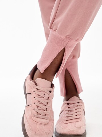 Blue Shadow Regular Hose‌ in Pink
